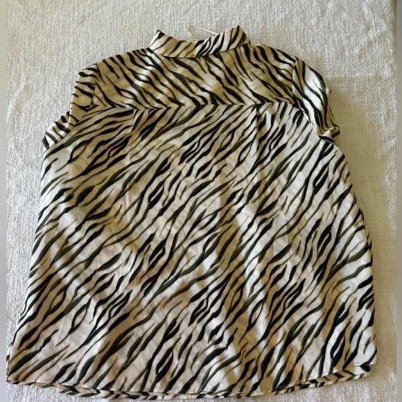 Vince Camuto top, size 1x - Picture 2 of 6